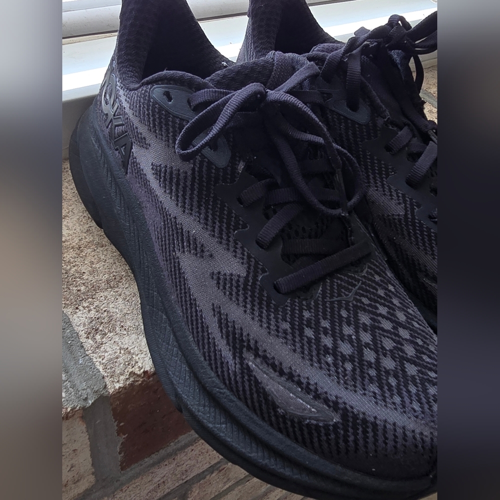 Size 7 Hoka Sneackers